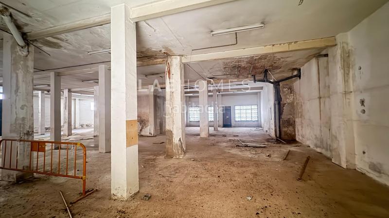 Foto f0d4f59f-3228-4730-90e6-0d2391c1cc4b. Local comercial a Plaza Elíptica - República Argentina Gandia