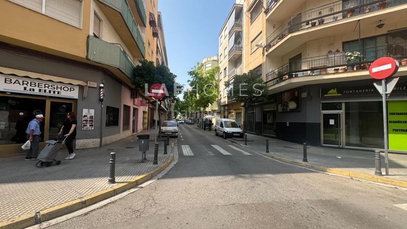 Foto f6999361-abfa-4955-b935-3a091ced49f4. Local comercial a Plaza Elíptica - República Argentina Gandia