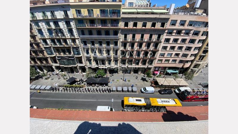 Foto d1ae37ff-b620-4e41-8449-67916c24cb5a. Piso ático en finca regia de 5 habitaciones en el centro , junto plaza cataluña. en Barcelona