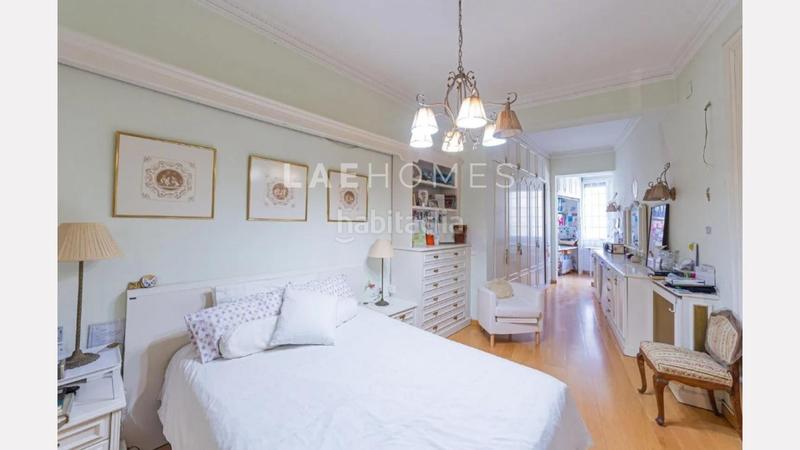 Foto d3633f71-3926-45b4-86f8-17e82d411a02. Piso ático en finca regia de 5 habitaciones en el centro , junto plaza cataluña. en Barcelona