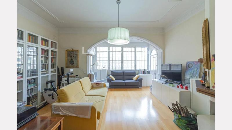 Foto d9366f33-9c79-4643-83a1-51bbaca1cbbb. Piso ático en finca regia de 5 habitaciones en el centro , junto plaza cataluña. en Barcelona