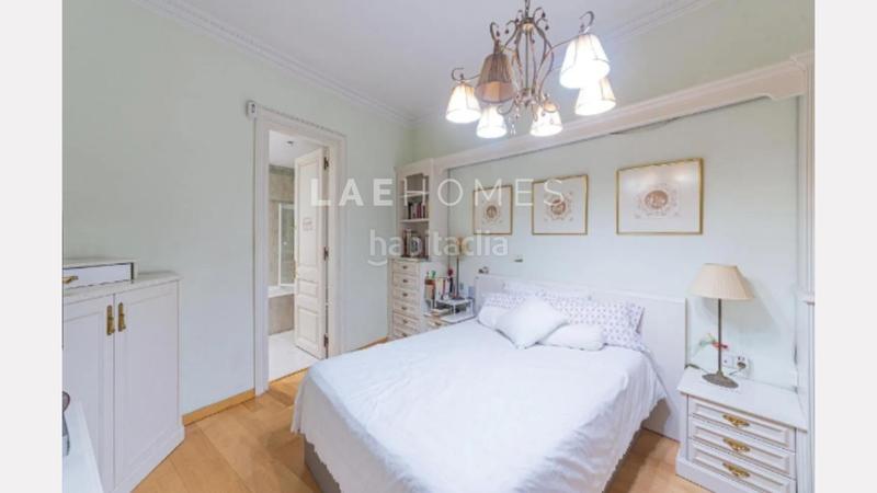 Foto eda17b48-af56-4ea5-a9ac-61e8f0b3b4ac. Piso ático en finca regia de 5 habitaciones en el centro , junto plaza cataluña. en Barcelona