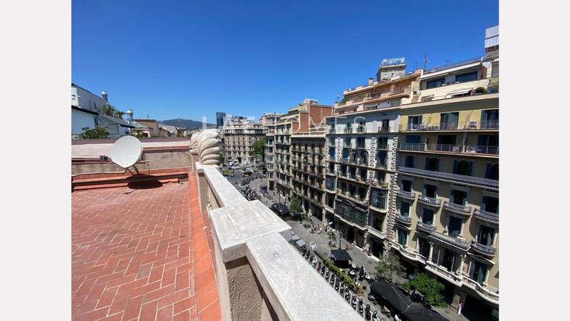 Foto f4afbc94-b026-49e0-acfa-d8616749bb9c. Piso ático en finca regia de 5 habitaciones en el centro , junto plaza cataluña. en Barcelona