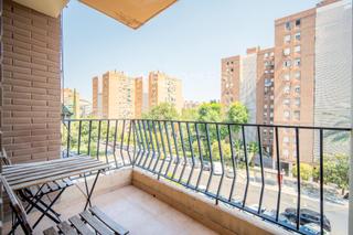 Apartament  Avenida de la plata. Piso reformado en montolivet con vistas despejadas y cerca de la