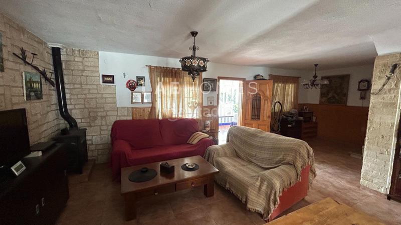 Foto e8e5700f-e892-4734-afe9-ef18a4948bed. Chalet casa en venta con terreno urbano de 2919m2 y dos viviendas independientes junto a la ermita de san jaime en Alicante