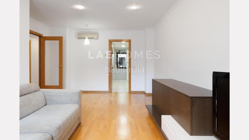 Foto 479a9216-f806-43ee-b06a-014f8ce56254. Piso vive el encanto del casco antiguo con todas las comodidades modernas! en Barcelona