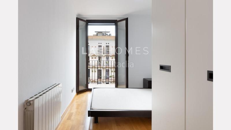 Foto 70f1b16d-e287-4433-9389-87ea981a660f. Piso vive el encanto del casco antiguo con todas las comodidades modernas! en Barcelona