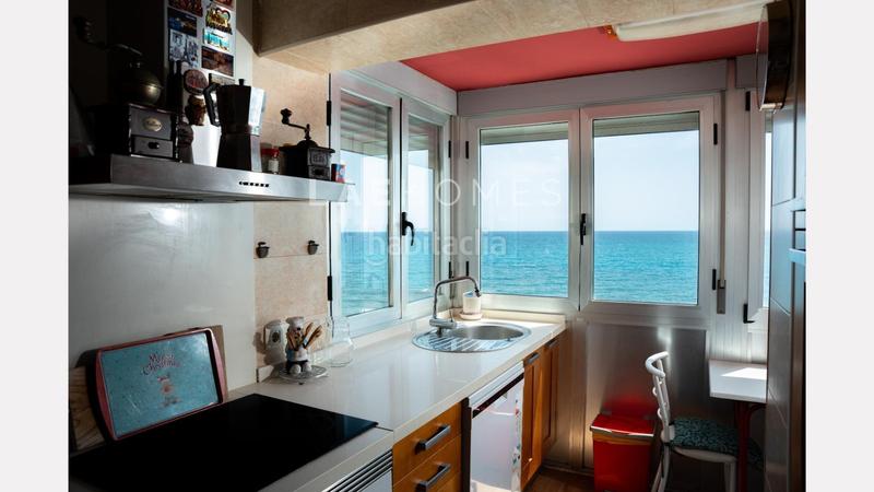 Foto 370b7d9e-9ea4-44ca-ae5e-e8ae31f977af. Piso apartamento en primera línea de playa en el campello con vistas panorámicas al mar en Campello (el)