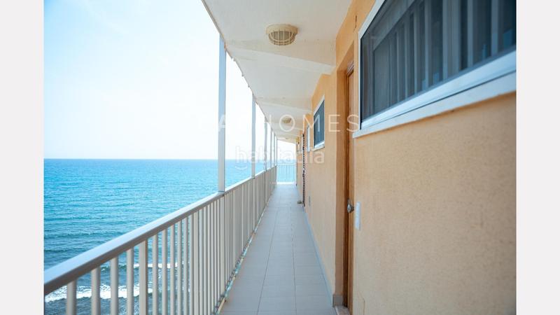Foto 8d8e0c04-f33f-4aec-ba79-47a2e5aade8e. Piso apartamento en primera línea de playa en el campello con vistas panorámicas al mar en Campello (el)