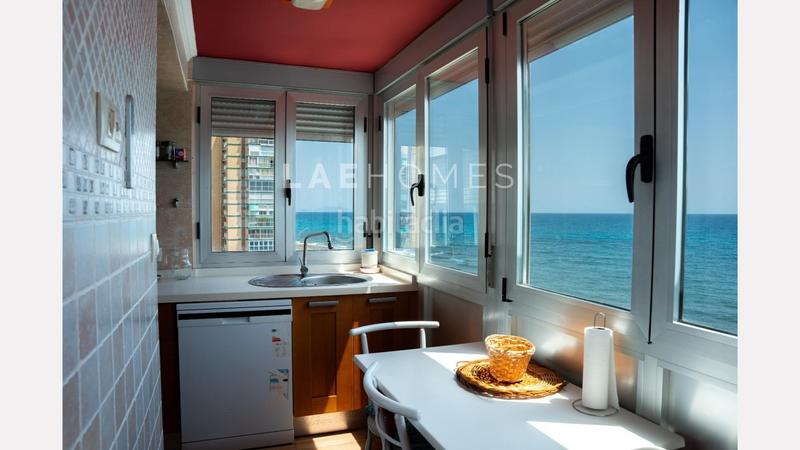 Foto cb6e8dcd-81ea-40a3-a90e-d2481ec946d5. Piso apartamento en primera línea de playa en el campello con vistas panorámicas al mar en Campello (el)
