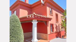 Xalet en Pinos de Alhaurn. Chalet unifamiliar con piscina privada, listo para entrar a vivi