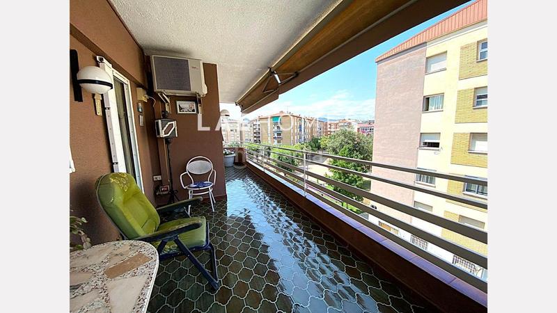 Foto f099cd6d-8502-4e5a-8076-feb5c9661751. Ático fantástico piso con 5 habitaciones en el centro en Martorell