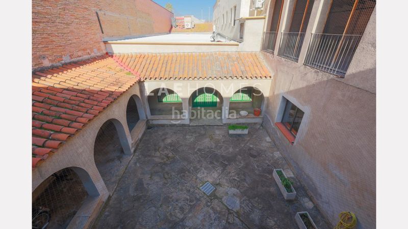 Foto b2f75989-cf3b-416d-9504-5655dd57c3f4. Affitto edificio in Centre - Estació Sant Cugat del Vallès
