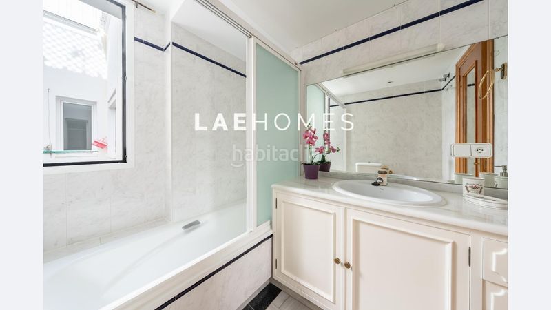 Foto b242a235-f30d-408a-a068-f0c87553f8ba. Apartament amb calefacció aparcament a Playa Bajadilla - Puertos Marbella