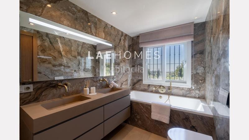 Foto b1cd4331-e366-4d22-a7e6-6a81b0fd337d. Casa a schiera con parcheggio in Aloha Marbella