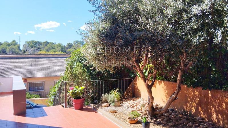 Foto 5e9f6dfd-7e20-44fb-8672-c399ee2e72b7. Doppelhaus mit heizung parking pool in Ametlla del Vallès (L´)