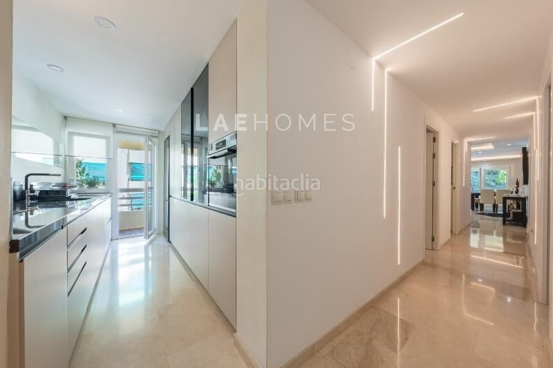 Foto 2499efd0-5bf8-4ac7-a779-7b78e0babd54. Piso  reformado con vistas al parque. en Playa Bajadilla - Puertos Marbella