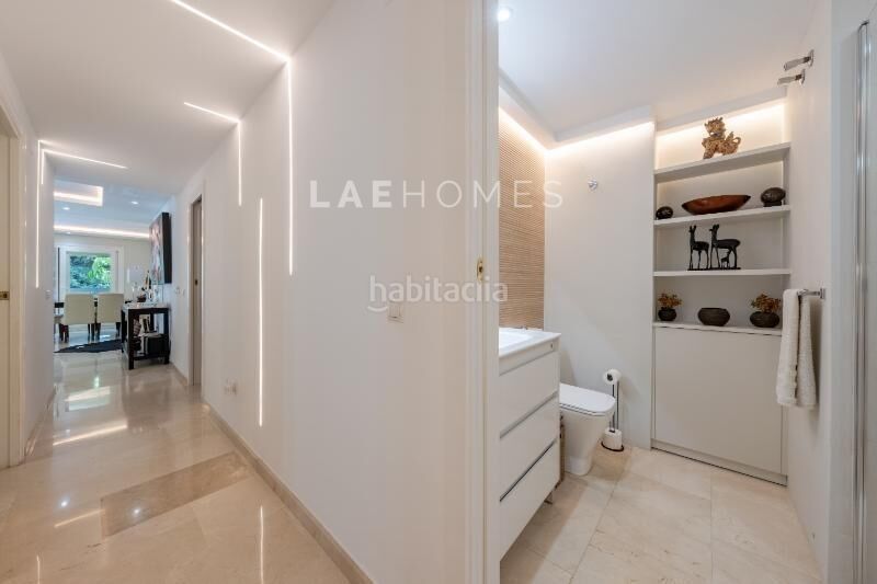 Foto 2be8e990-41e9-4ec4-89cc-07b8ac7c3b01. Piso  reformado con vistas al parque. en Playa Bajadilla - Puertos Marbella