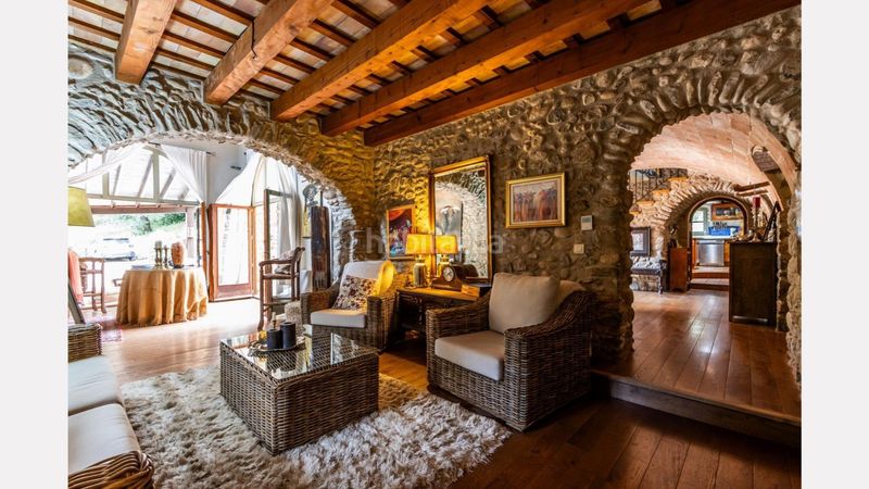 Foto 20745cec-9143-44a7-816d-e8fedd795376. Masia amb aparcament piscina a Esponellà