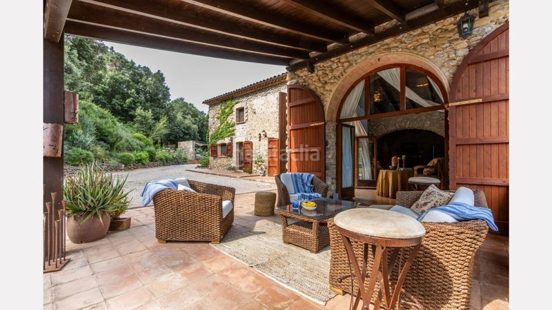 Foto 2691490e-66d8-4be1-aae1-d968920e7f87. Masia amb aparcament piscina a Esponellà