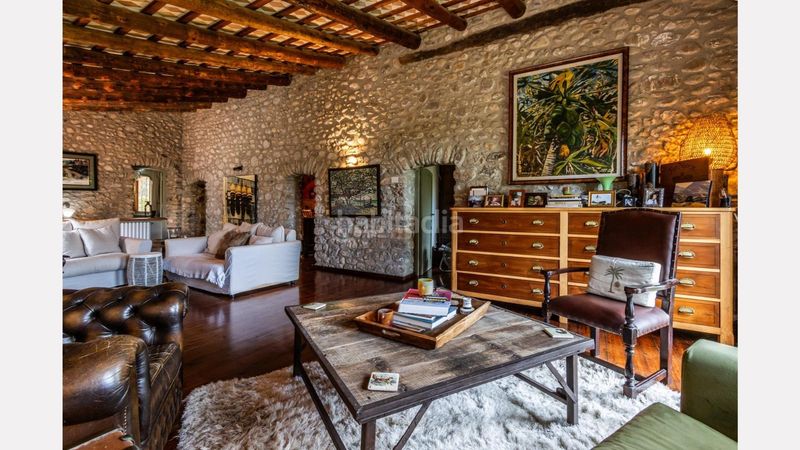 Foto 502256df-b2fb-40d6-ad6b-26e3b19dbfd7. Masia amb aparcament piscina a Esponellà