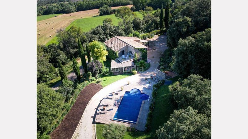 Foto 7e5124b2-aa83-48cf-beec-fec75ae305f2. Masia amb aparcament piscina a Esponellà