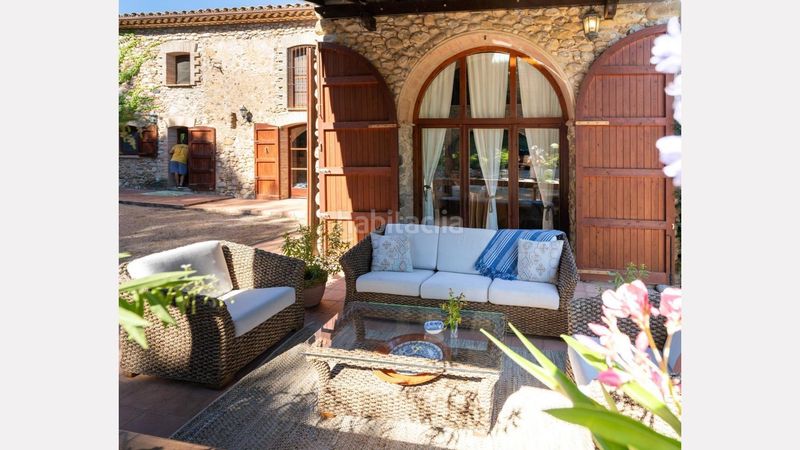 Foto 94b99332-0bf4-4d2f-bb6c-d97b33ee4e48. Masia amb aparcament piscina a Esponellà