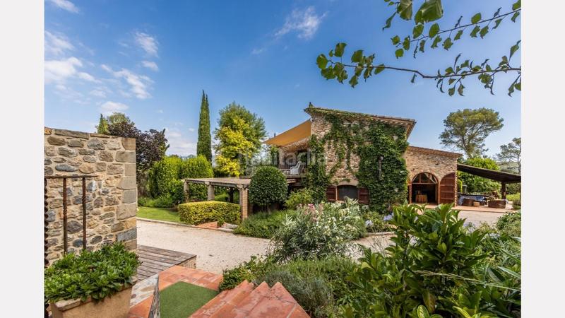 Foto a34fcda6-8d7c-4c70-97e7-c48570c68f71. Masia amb calefacció aparcament piscina a Esponellà