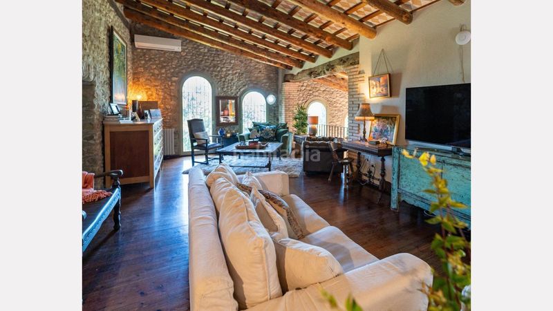 Foto b0d48dcf-6893-4bc8-957c-906ea1758d19. Masia amb aparcament piscina a Esponellà