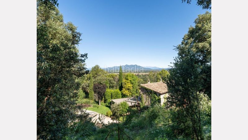 Foto b28f0774-fea4-4ff6-bc7f-c3484931f174. Masia amb aparcament piscina a Esponellà