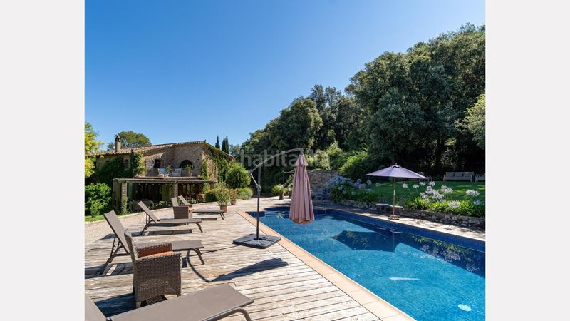 Foto b9e9360d-1e7b-4db1-913d-49fc312189f1. Masia amb aparcament piscina a Esponellà