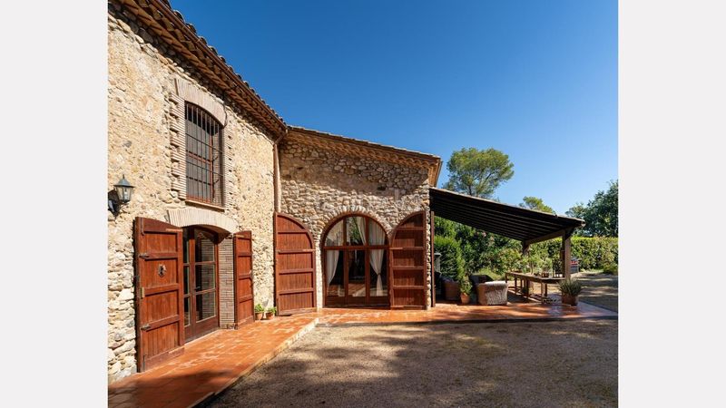 Foto c6241a48-f6f5-4846-832d-b5044337b3b9. Masia amb aparcament piscina a Esponellà