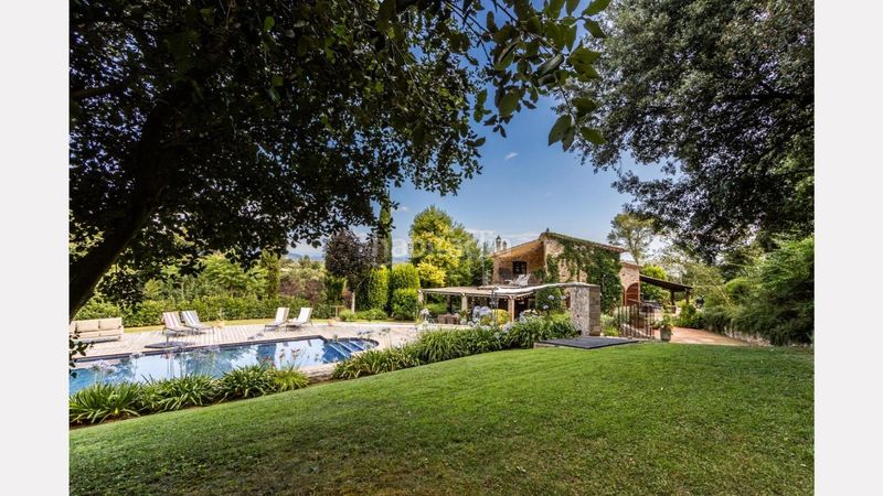 Foto c70972e9-5fe3-4968-85f0-228f6ead2a66. Masia amb aparcament piscina a Esponellà