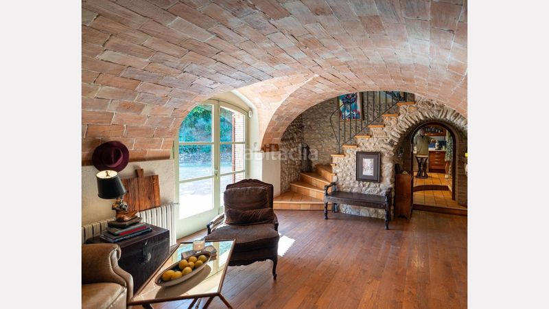 Foto e8e765e2-1277-444b-a722-d29bf32692e1. Masia amb aparcament piscina a Esponellà