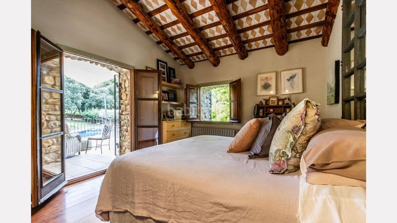 Foto f95bdd91-f007-4ba7-b283-4b501ea944ea. Masia amb aparcament piscina a Esponellà