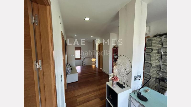 Foto 48e6d4d9-1b22-4cfa-a34b-4f5617941308. House with parking pool in Nuevo Bulevar Mairena del Aljarafe