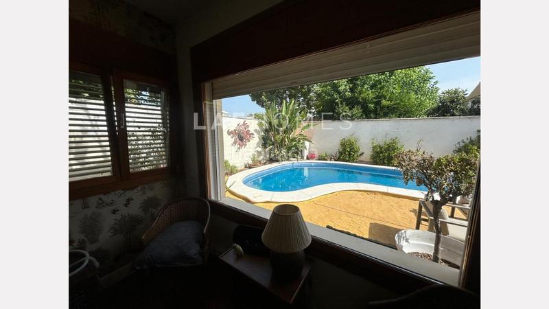 Foto 5dd33cdd-4eb4-4c48-815a-1777f95ed5ee. House with parking pool in Nuevo Bulevar Mairena del Aljarafe