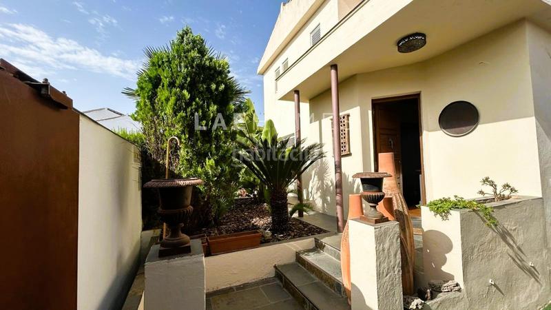 Foto 76ebe788-04ef-4d73-9aa4-a458c26c17fc. House with parking pool in Nuevo Bulevar Mairena del Aljarafe