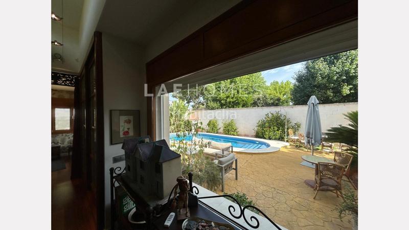 Foto aa7b9a3b-8de3-4c0e-9605-92d1e19ab27c. House with parking pool in Nuevo Bulevar Mairena del Aljarafe