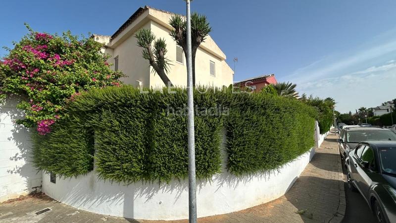 Foto aff99b48-ba7e-43f1-9cb7-a4bc11dda119. House with parking pool in Nuevo Bulevar Mairena del Aljarafe