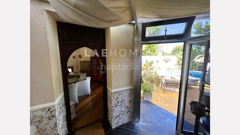 Foto b16c22cb-4fa6-452f-b7eb-f077cbc5749a. House with parking pool in Nuevo Bulevar Mairena del Aljarafe
