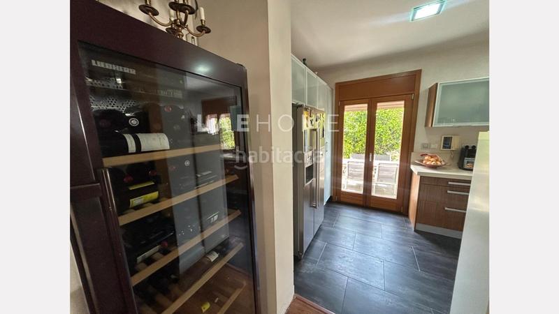 Foto e4d306f8-0814-407e-bb26-0e89cafda5ce. House with parking pool in Nuevo Bulevar Mairena del Aljarafe