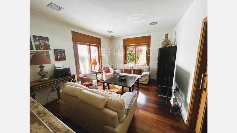 Foto f7c7afd4-febb-4e68-b996-f5acb58e525b. House with parking pool in Nuevo Bulevar Mairena del Aljarafe