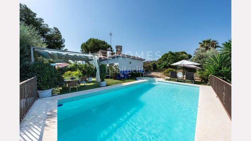 Foto e02a7f61-1f26-4f66-b175-aa76ffaa3db0. Mas avec parking dans Coín