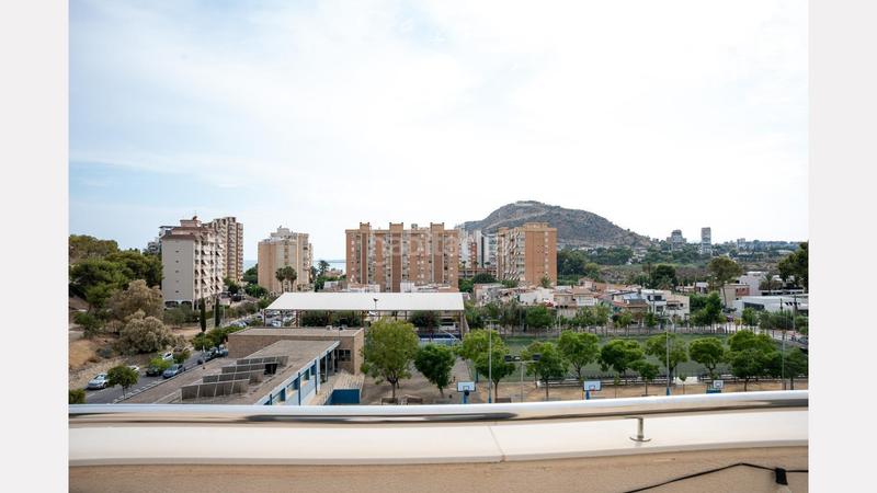 Foto 1c7304ec-54a4-417e-9234-27221a286793. Àtic amb aparcament piscina a Albufereta Alicante