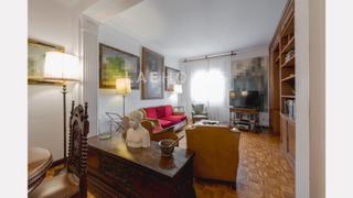 Pis  Carrer enric granados. Elegante piso con luz natural todo el día y excelente distribuci