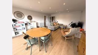 Appartement  Carrer diputacio. Luminoso piso reformado con plaza de parking en lesquerra de lei