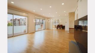 Alquiler Piso  Avenida sarria. Magnífico piso de 190m2 de 4 habitaciones, terraza en les corts,
