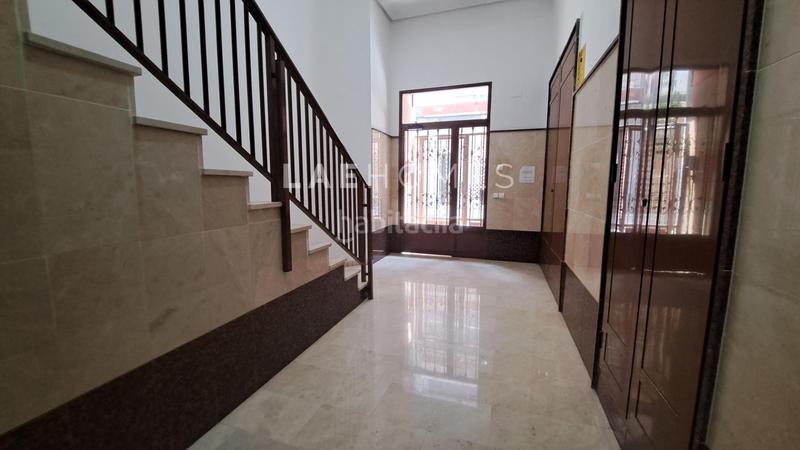 Foto 9e51bbaa-5e27-4de8-b5fe-0f535da6b3de. Location appartement avec chauffage parking dans Mercado Alicante