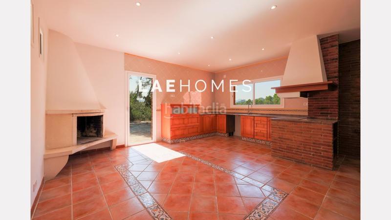 Foto 024611c3-b694-466d-af74-e92b299eefe3. Miete chalet mit parking in Corbera de Llobregat